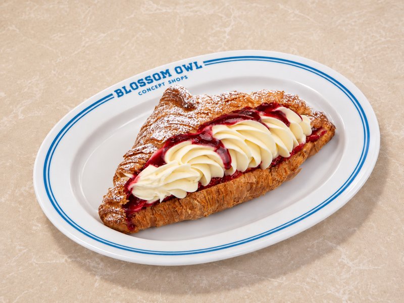 Strawberry Ivoire Croissant